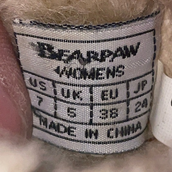 BearPaw Emma Low Sheepskin/Wool Lined Suede boots. Size 7 - Picture 12 of 12